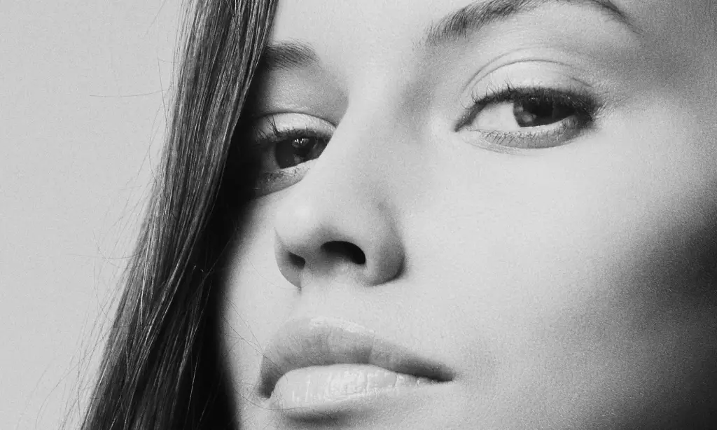 FOR HARMONIOUS PROPORTIONS — FACELIFT