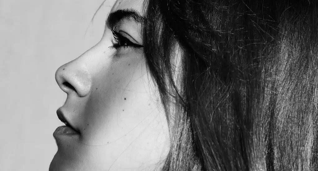 AGAINST WRINKLES AND AGE SPOTS: LASER TREATMENT